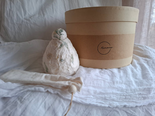 Urn blad en bloem
